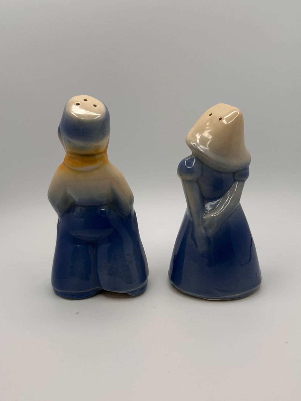 Charming Vintage Dutch Boy &
Girl Blue Ceramic Salt & Pepper Shakers - Cottageco - Picture 3 of 9